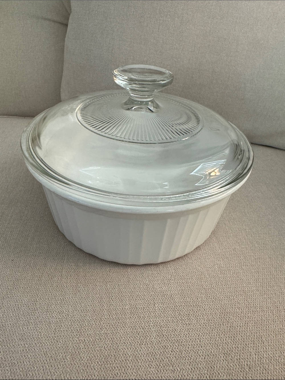 Corning Ware 1.6 Liter French White Round Dish with Lid